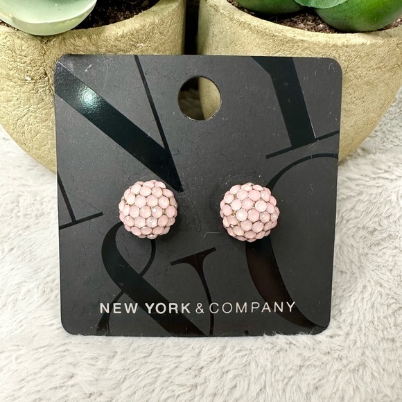 New York & Company Jewelry - ❌SOLD❌💗Pink Cluster Studs